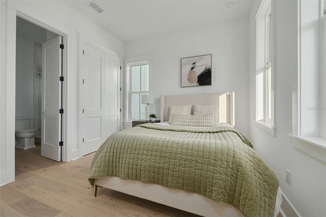 621 37TH AVENUE N, St Petersburg, FL 33704