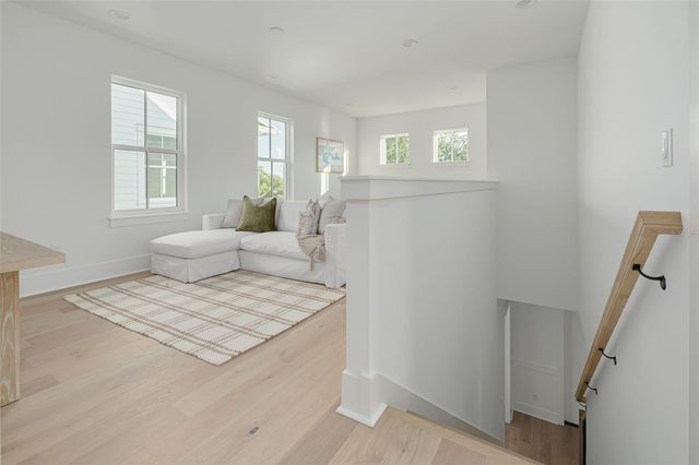 621 37TH AVENUE N, St Petersburg, FL 33704