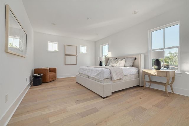 621 37TH AVENUE N, St Petersburg, FL 33704