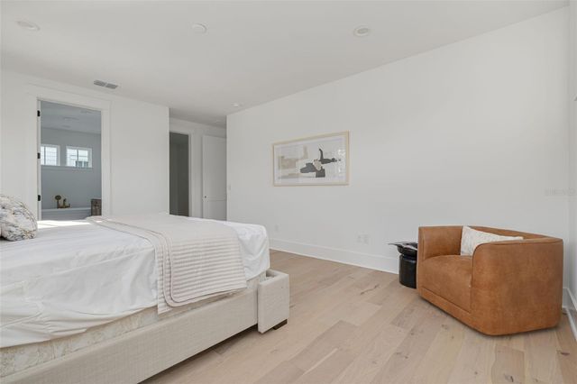 621 37TH AVENUE N, St Petersburg, FL 33704