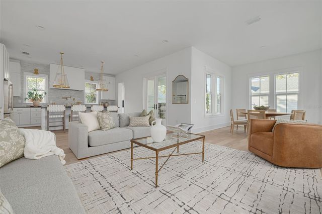 621 37TH AVENUE N, St Petersburg, FL 33704