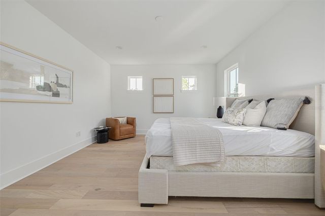 621 37TH AVENUE N, St Petersburg, FL 33704