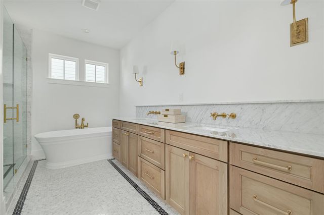 621 37TH AVENUE N, St Petersburg, FL 33704