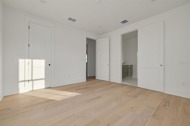 621 37TH AVENUE N, St Petersburg, FL 33704