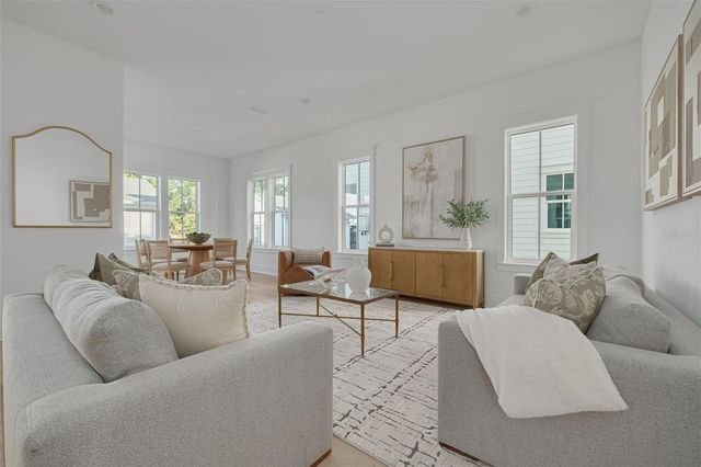 621 37TH AVENUE N, St Petersburg, FL 33704