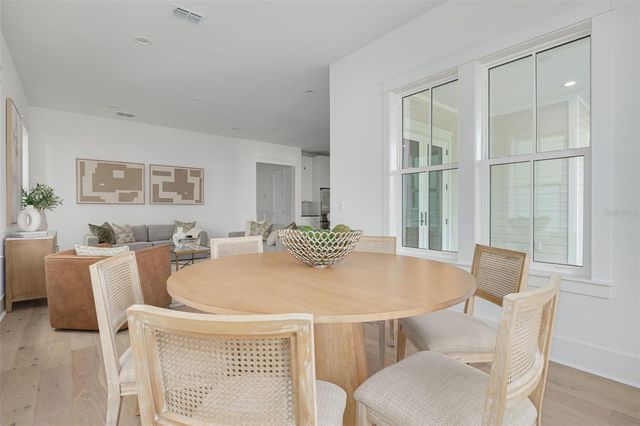 621 37TH AVENUE N, St Petersburg, FL 33704