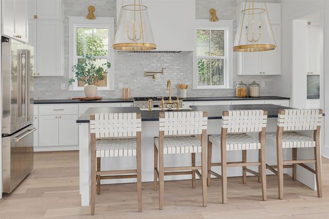 621 37TH AVENUE N, St Petersburg, FL 33704