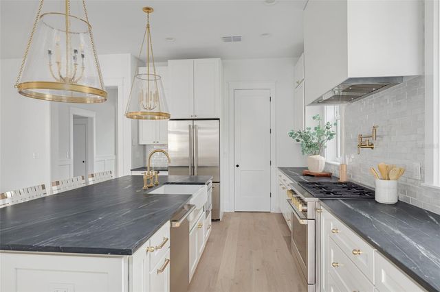 621 37TH AVENUE N, St Petersburg, FL 33704