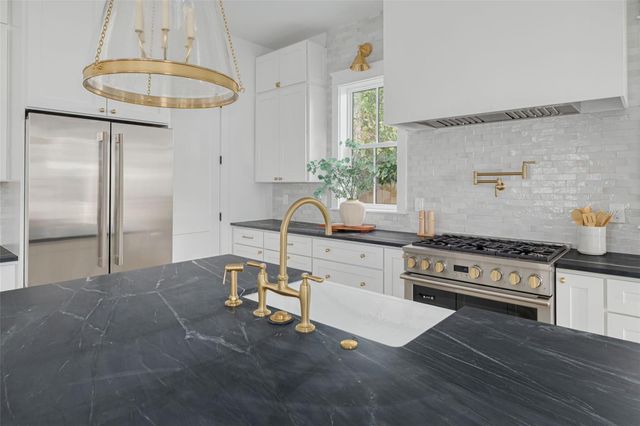 621 37TH AVENUE N, St Petersburg, FL 33704