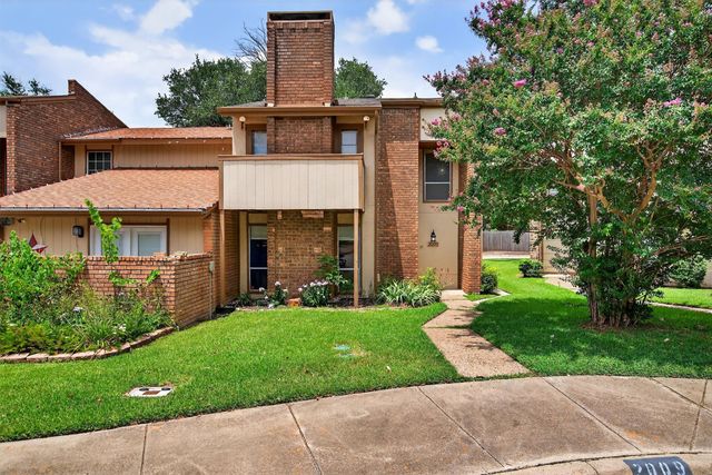 2009 Warnford Place, Arlington, TX 76015