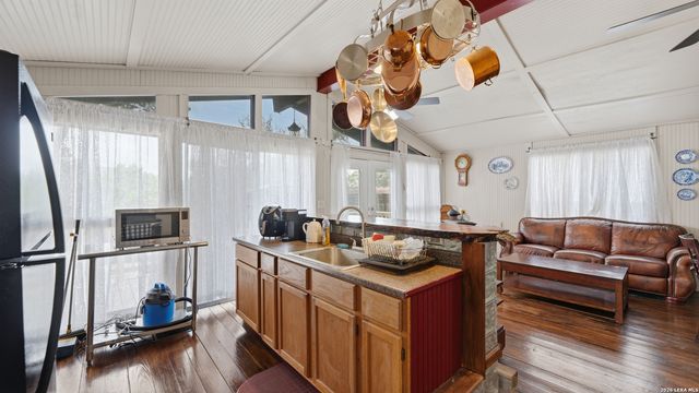 326 CEDAR DR, Canyon Lake, TX 78133