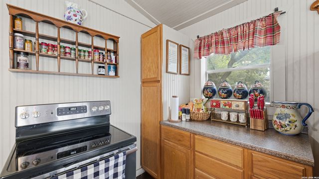 326 CEDAR DR, Canyon Lake, TX 78133