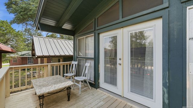 326 CEDAR DR, Canyon Lake, TX 78133
