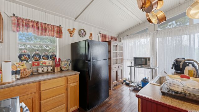 326 CEDAR DR, Canyon Lake, TX 78133