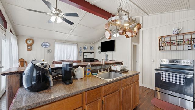 326 CEDAR DR, Canyon Lake, TX 78133