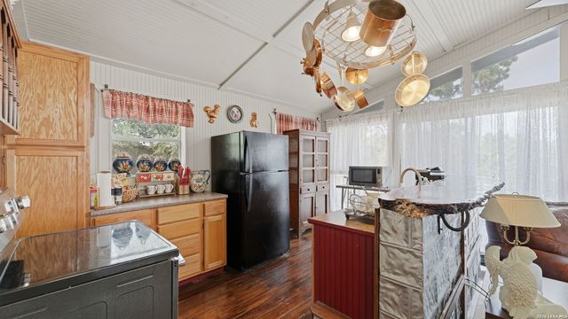 326 CEDAR DR, Canyon Lake, TX 78133