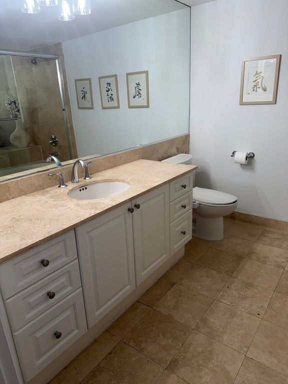 Image 8 of property listing at 99 SE Mizner Boulevard 648, Boca Raton, FL 33432