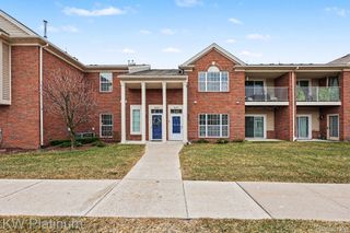 28218 S Pointe Lane, Chesterfield Township, MI 48051