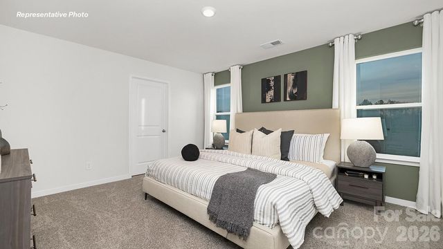 2074 10th Street SE, Hickory, NC 28601