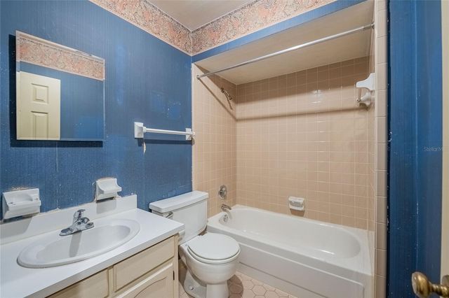 5023 KINGSWOOD DRIVE, Lakeland, FL 33813