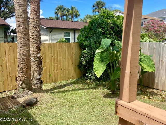 561 UPPER 8TH Avenue S, Jacksonville Beach, FL 32250