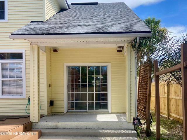 561 UPPER 8TH Avenue S, Jacksonville Beach, FL 32250