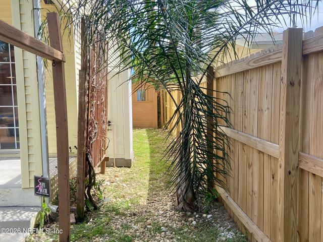561 UPPER 8TH Avenue S, Jacksonville Beach, FL 32250