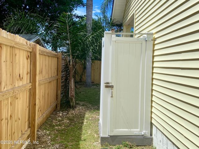 561 UPPER 8TH Avenue S, Jacksonville Beach, FL 32250