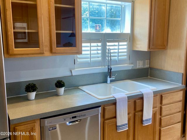 561 UPPER 8TH Avenue S, Jacksonville Beach, FL 32250
