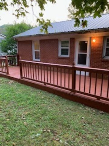 202 E Richland Ave, Waverly, TN 37185