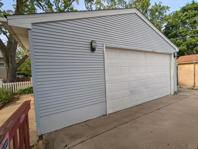 1444 Saint Albans Street N, Saint Paul, MN 55117