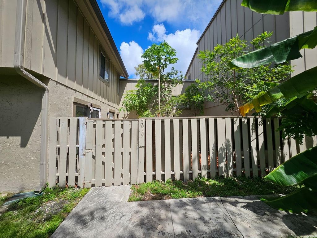 2059 NW 56th Ave 29-B, Fort Lauderdale, FL 33313