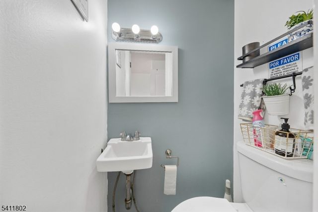 728 Devon St, Kearny Town, NJ 07032