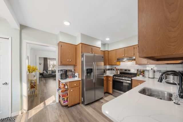 728 Devon St, Kearny Town, NJ 07032