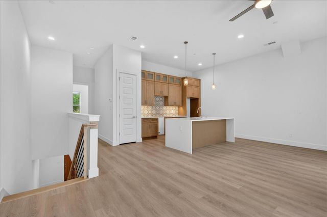 2925 Spruce Valley Lane 404, Dallas, TX 75233