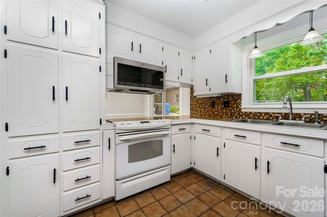 1025 S Magnolia Street, Mooresville, NC 28115