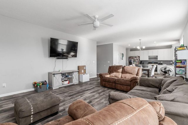 304 Mahogany Lane, Commercial Point, OH 43116