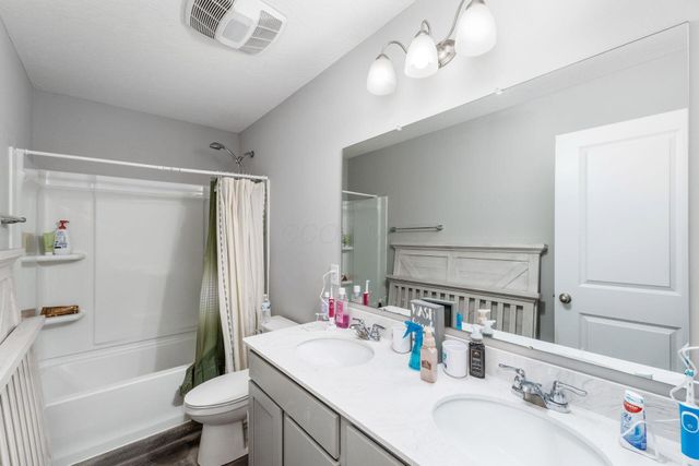 304 Mahogany Lane, Commercial Point, OH 43116