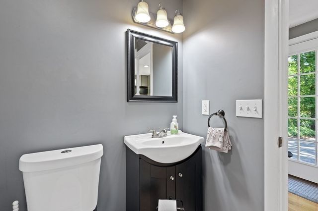 29 Carr St, Sutton, MA 01590