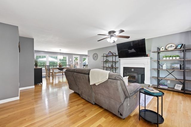 29 Carr St, Sutton, MA 01590
