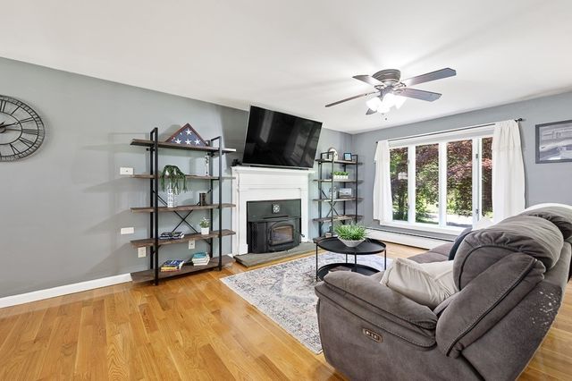 29 Carr St, Sutton, MA 01590