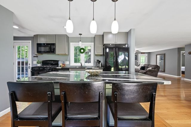 29 Carr St, Sutton, MA 01590