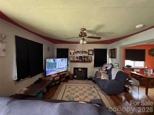 57 Argyle Lane, Asheville, NC 28806