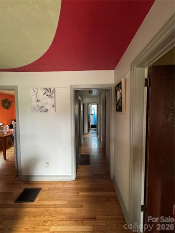 57 Argyle Lane, Asheville, NC 28806