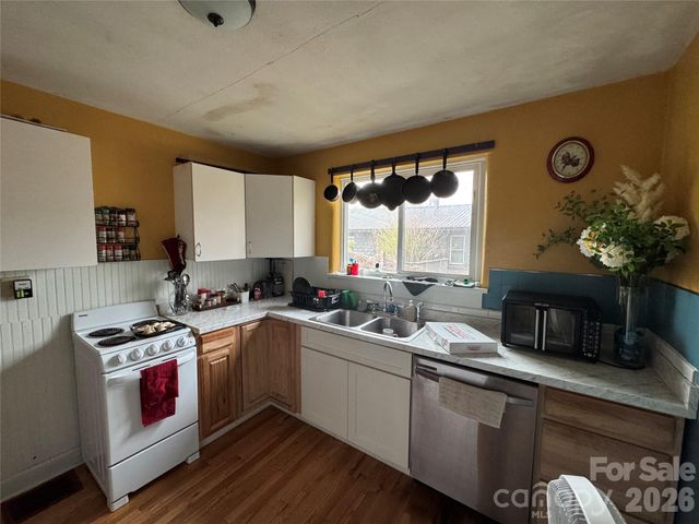 57 Argyle Lane, Asheville, NC 28806