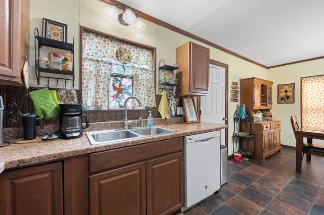 402 College Street, Grandview, TX 76050