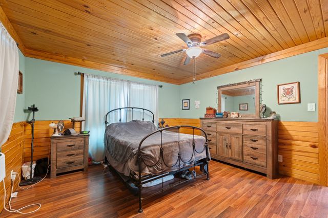 402 College Street, Grandview, TX 76050