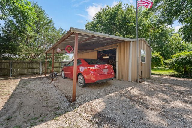 402 College Street, Grandview, TX 76050
