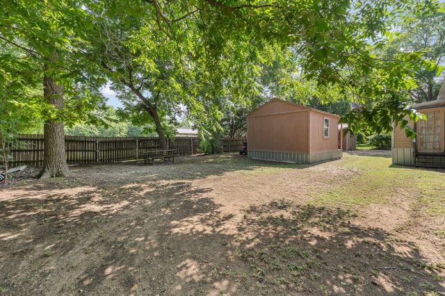 402 College Street, Grandview, TX 76050