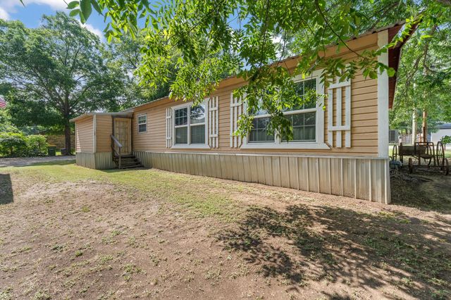 402 College Street, Grandview, TX 76050